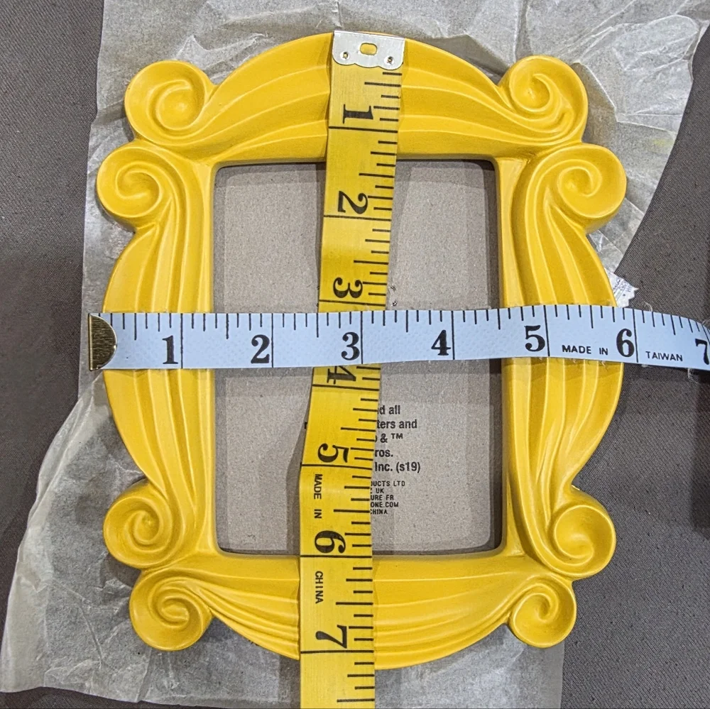 Friends TV Show Monica Door Peephole Yellow Frame New in Box
